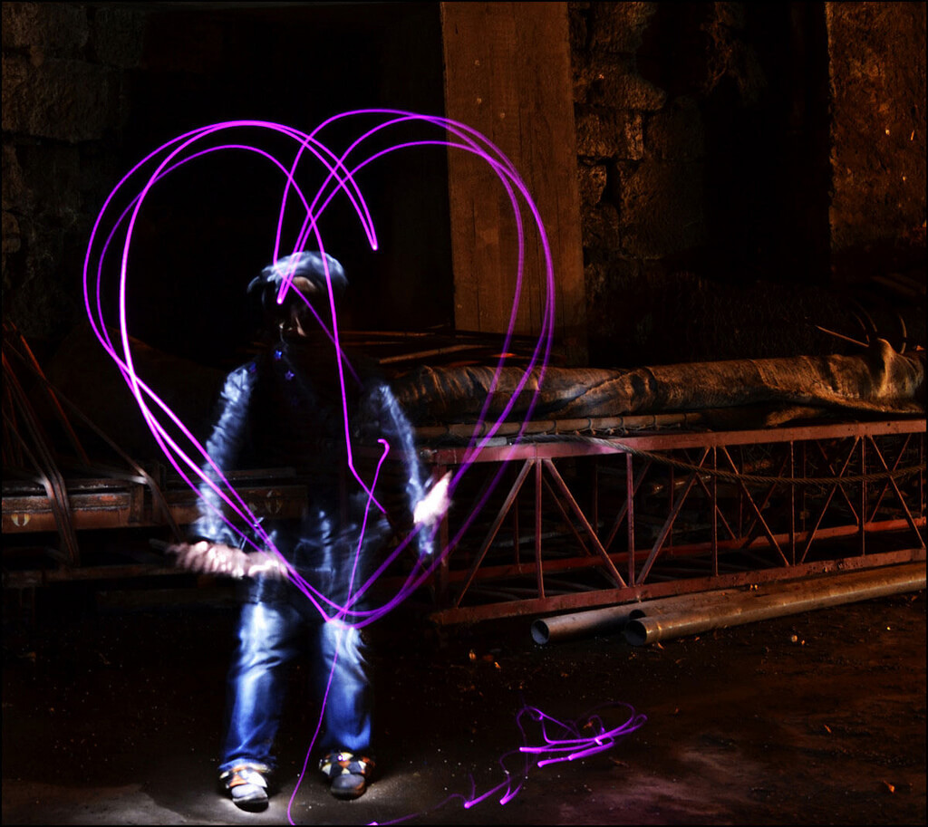 Nykaule - heart light painting