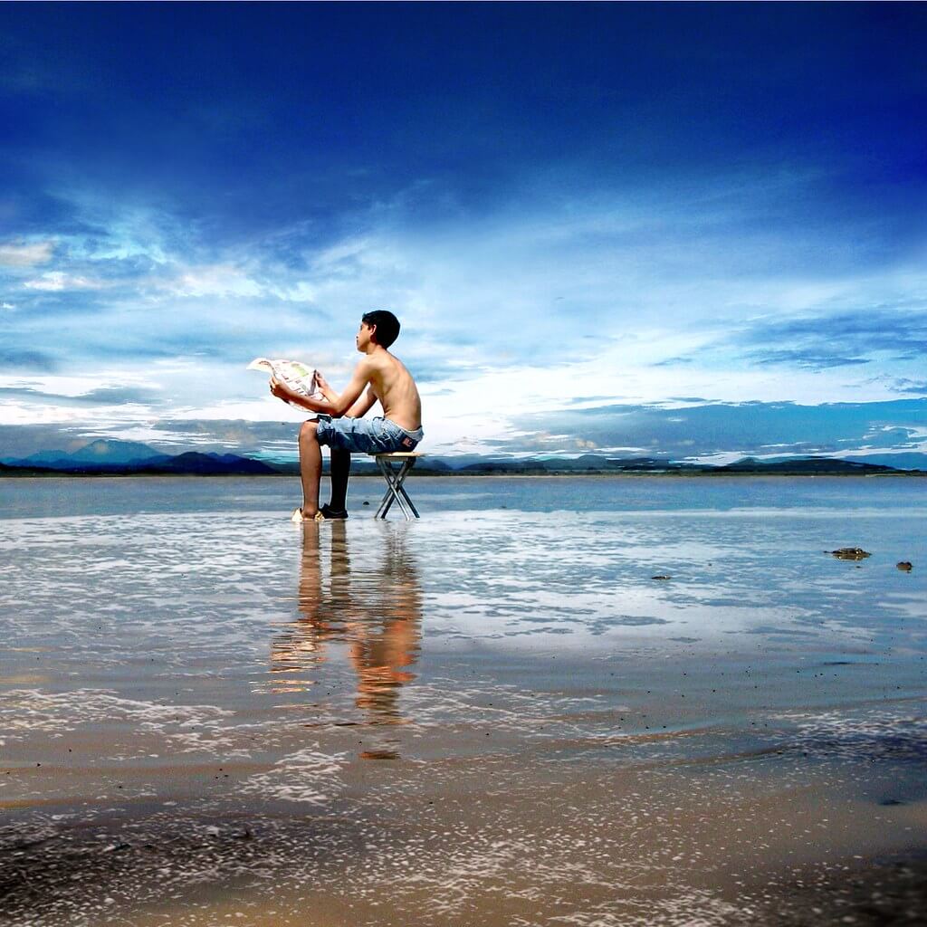 Saul Landell - boy sitting on beach