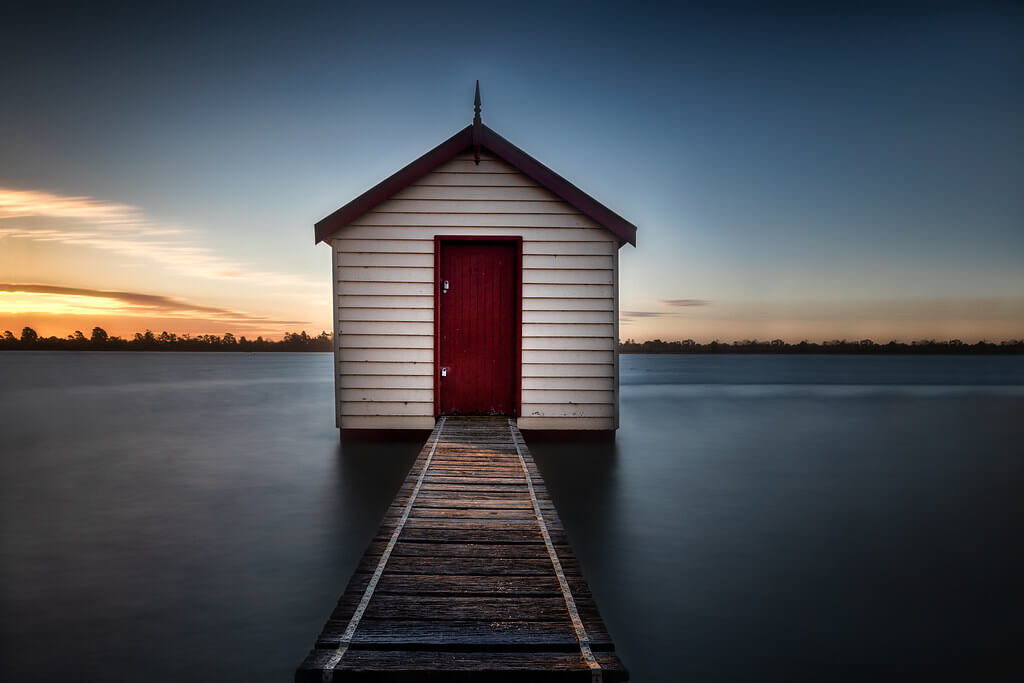 Nerissa Turner - The little house on the lake